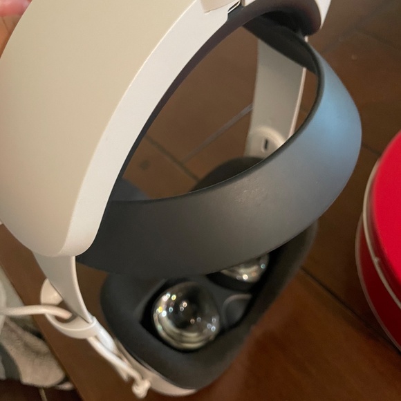 Oculus Quest 2 128gb Full Set + extra (ready to ship) - Picture 4 of 8